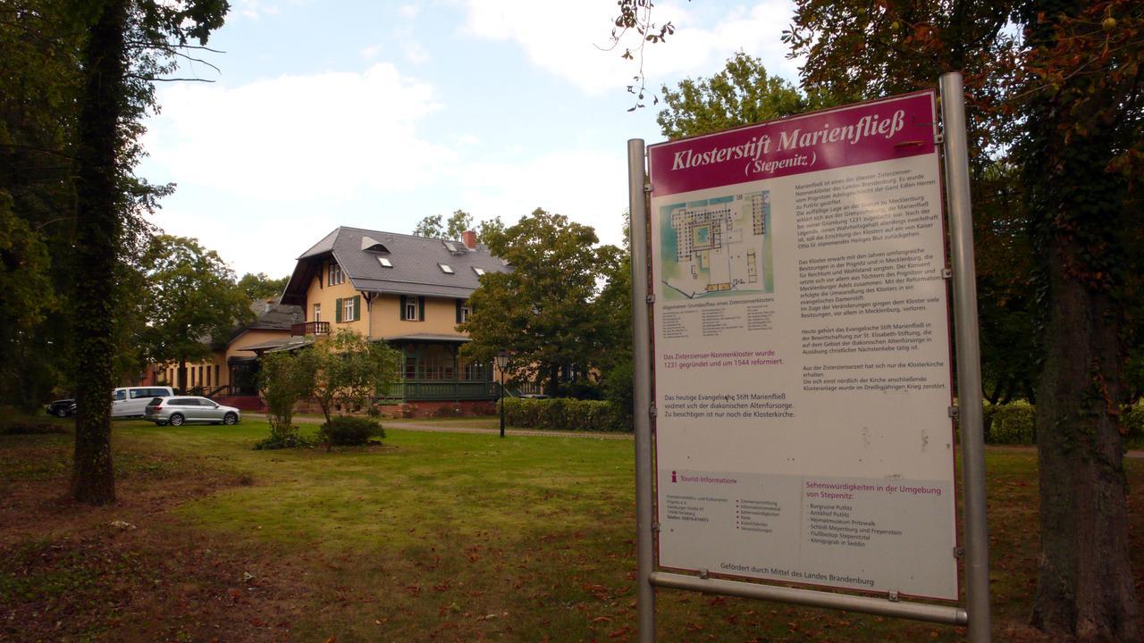 Klosterhotel Marienfliess Stepenitz Exterior photo